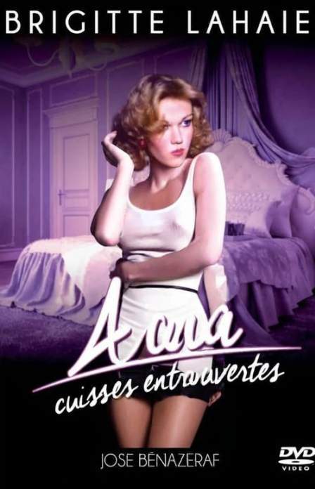 Anna cuisses entrouvertes